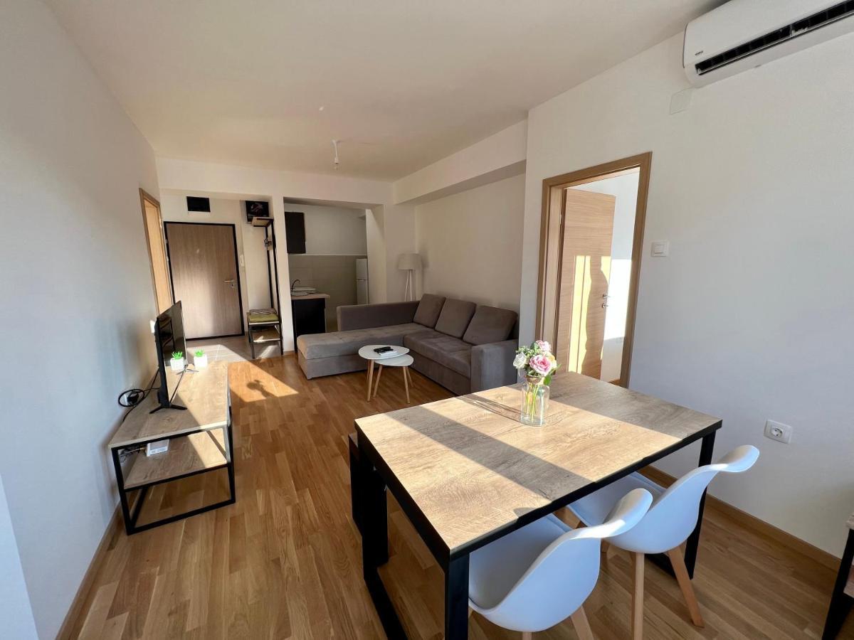 Sara'S Apartment Cozy And Close To Center With Private Parking Skopje Exterior foto