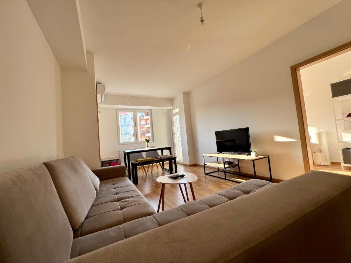 Sara'S Apartment Cozy And Close To Center With Private Parking Skopje Exterior foto